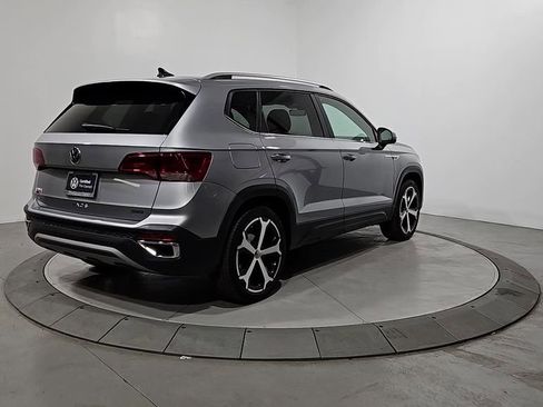 Certified 2022 Volkswagen Taos SEL image 6