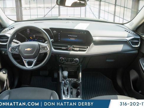 Used 2024 Chevrolet TrailBlazer LT w/ Convenience Package FWD image 5