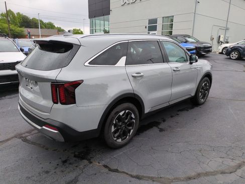 New 2025 Kia Sorento S FWD image 7