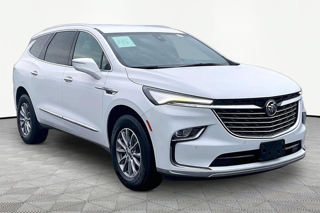 Used 2023 Buick Enclave Essence FWD image 3