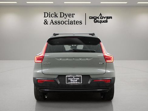 Certified 2025 Volvo XC40 B5 Plus AWD/4WD image 10