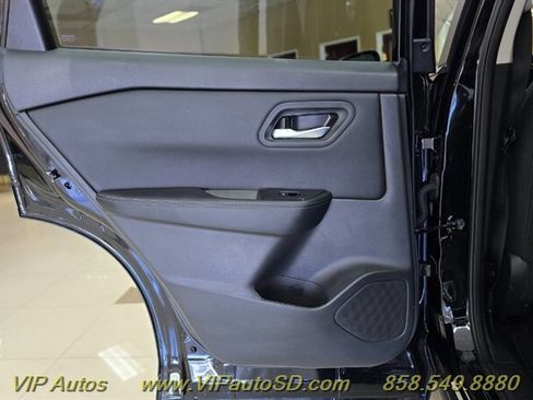 Used 2025 Nissan Rogue SV image 13