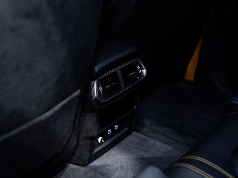 Used 2023 Lamborghini Urus Performante AWD/4WD image 32