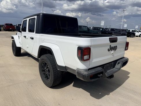 Used 2022 Jeep Gladiator Sport AWD/4WD image 4