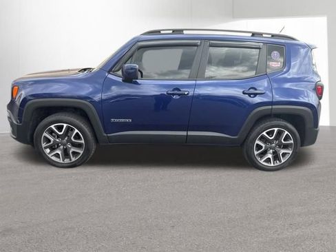 Used 2017 Jeep Renegade Latitude w/ Cold Weather Group image 2