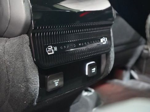 Used 2023 Jeep Grand Wagoneer Series II image 32