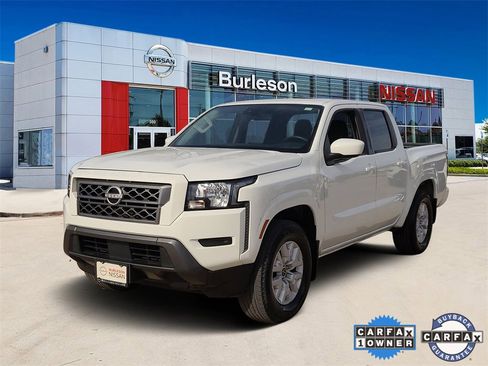 Used 2022 Nissan Frontier SV image 1