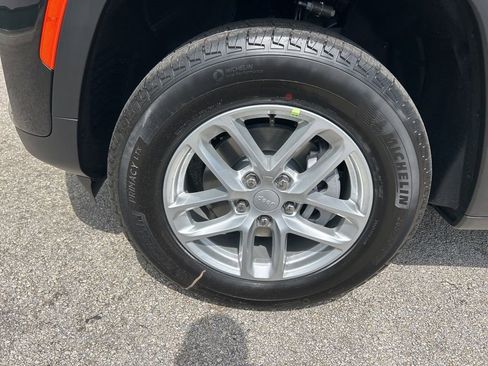 New 2025 Jeep Grand Cherokee Laredo X w/ Luxury Tech Group I image 17