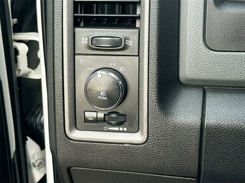 Used 2018 RAM 1500 Express image 10