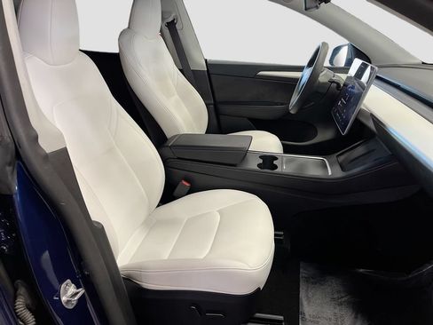 Used 2024 Tesla Model Y Long Range AWD/4WD image 26