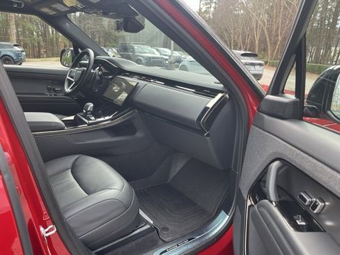 Used 2025 Land Rover Range Rover Sport SE image 10