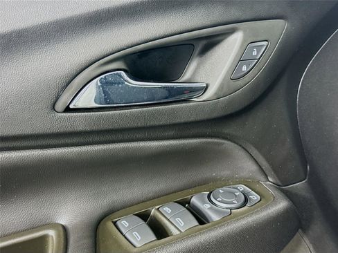 Used 2023 Chevrolet Equinox LT image 18