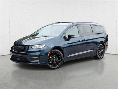 Certified 2025 Chrysler Pacifica Limited