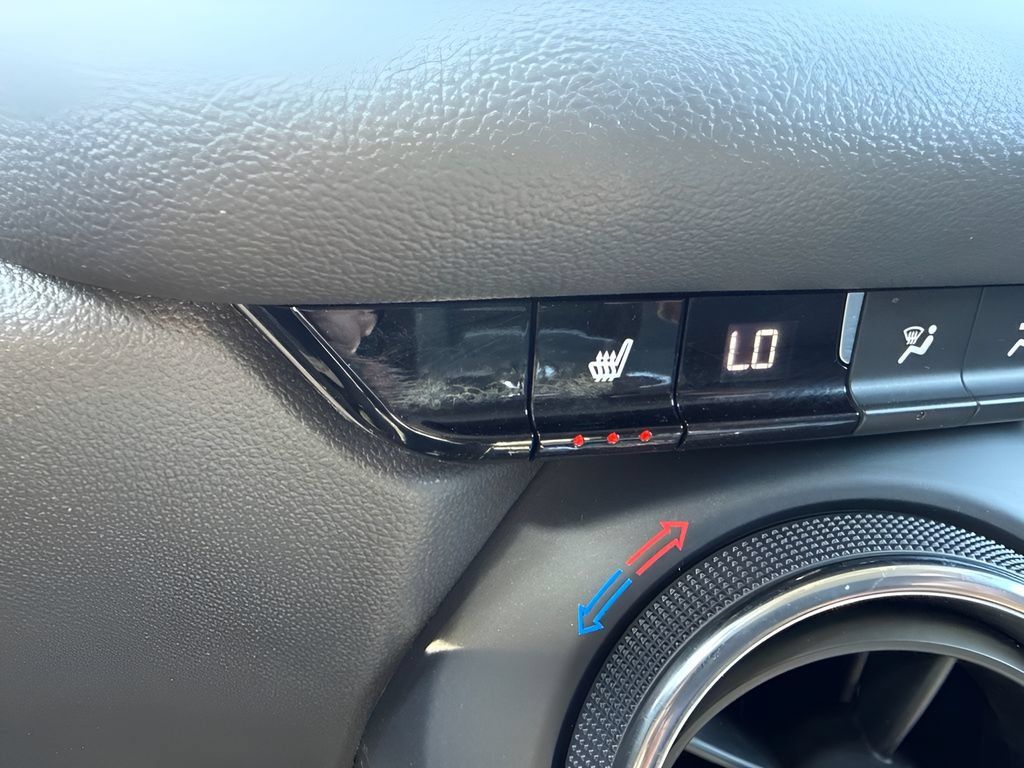 Used 2025 Chevrolet Blazer LT AWD/4WD image 17