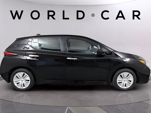 Used 2025 Nissan Leaf S FWD image 4