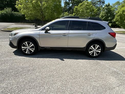 Used 2018 Subaru Outback 2.5i Limited AWD/4WD image 4