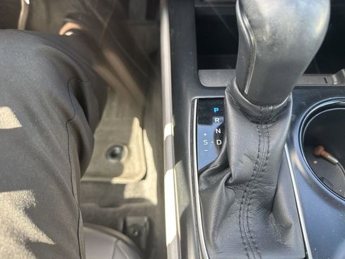 Used 2018 Toyota Camry SE FWD image 17