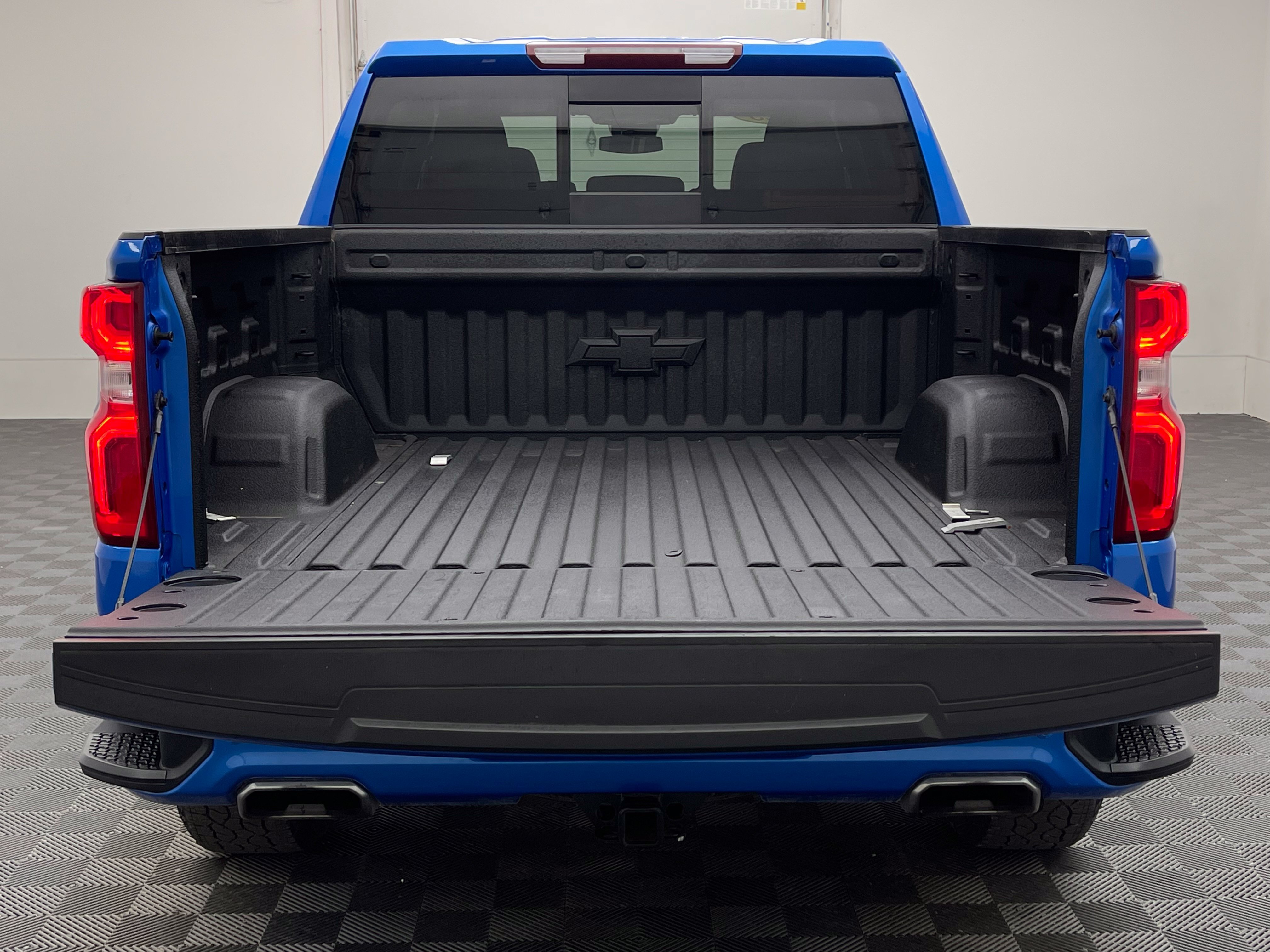Used 2025 Chevrolet Silverado 1500 RST AWD/4WD image 9