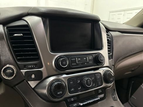 Used 2020 Chevrolet Suburban LT w/ Luxury Package RWD image 46