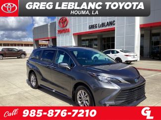 Used 2025 Toyota Sienna XLE w/ XLE Plus Package FWD video 1