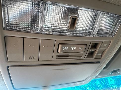 Used 2012 Toyota Highlander Limited FWD image 19