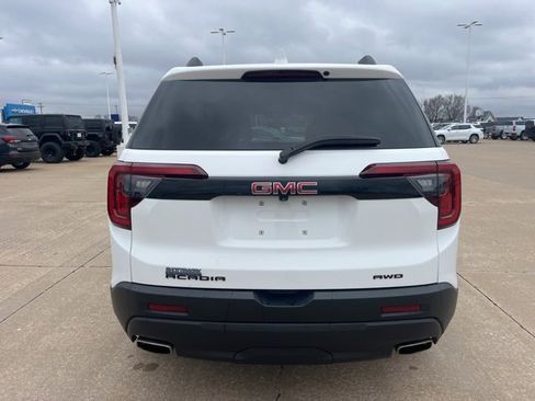 Used 2023 GMC Acadia SLE w/ Driver Convenience Package image 5