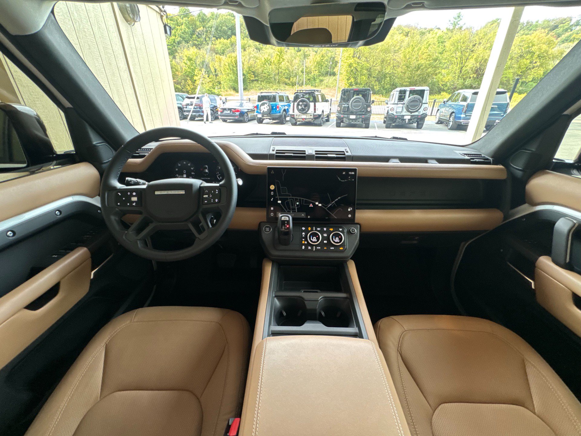Used 2026 Land Rover Defender 110 X-Dynamic SE AWD/4WD image 43