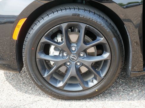 Used 2025 Chrysler Pacifica Limited FWD image 15
