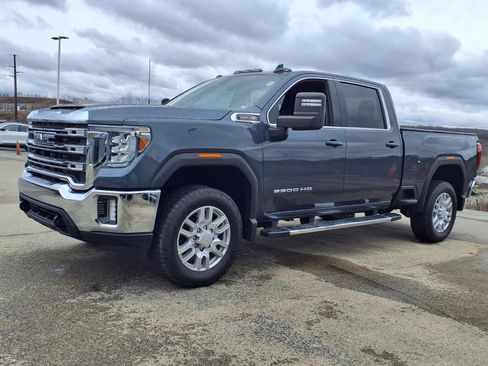 Used 2020 GMC Sierra 2500 SLE w/ SLE Value Package; image 3