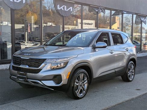 Certified 2023 Kia Seltos LX image 2