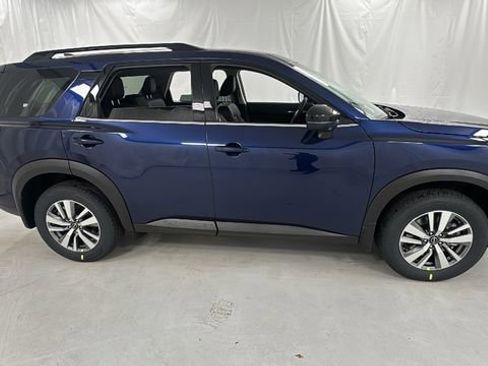New 2026 Nissan Pathfinder SL AWD/4WD image 2