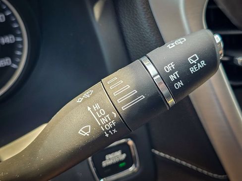 Used 2023 GMC Acadia SLE w/ Driver Convenience Package AWD/4WD image 18