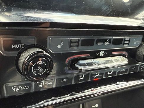 New 2025 Jeep Grand Cherokee L Limited w/ Black Appearance Package image 17