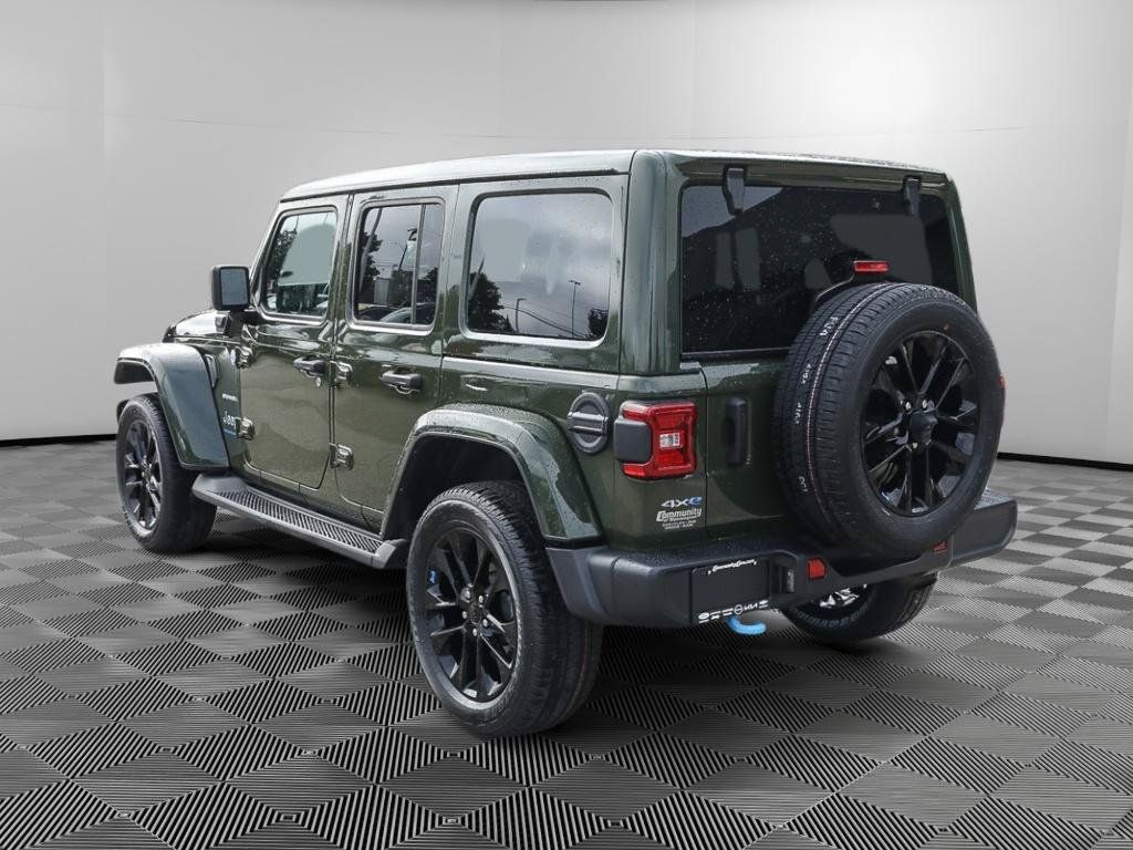 Used 2023 Jeep Wrangler Unlimited Sahara w/ Cold Weather Group AWD/4WD image 5
