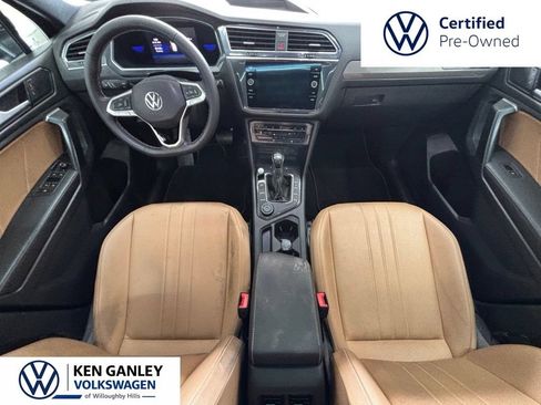 Certified 2023 Volkswagen Tiguan SE w/ Panoramic Sunroof Package AWD/4WD image 17