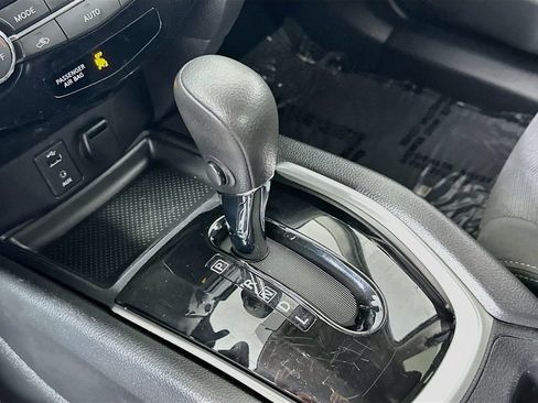 Used 2016 Nissan Rogue SV w/ SV Premium Package AWD/4WD image 18