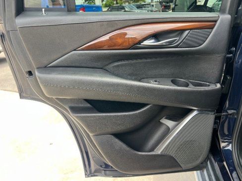 Used 2018 Cadillac Escalade Luxury AWD/4WD image 33