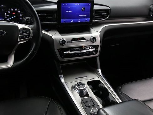 Used 2022 Ford Explorer XLT w/ Equipment Group 202A image 16