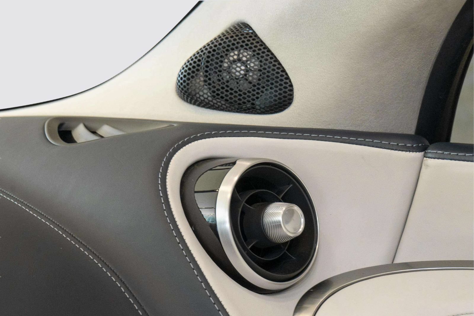 Used 2023 McLaren GT RWD image 14