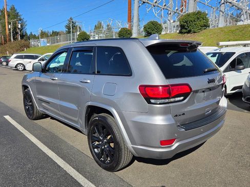Used 2020 Jeep Grand Cherokee Altitude AWD/4WD image 5