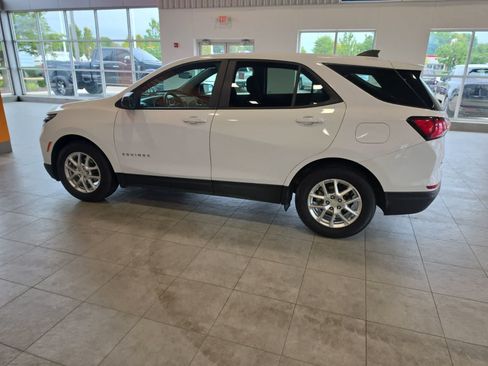 Used 2024 Chevrolet Equinox LS FWD image 12