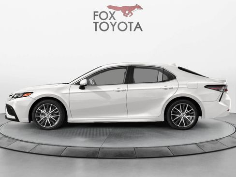 Used 2024 Toyota Camry SE w/ Cold Weather Package FWD image 3