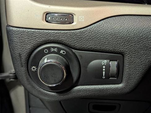 Used 2017 Jeep Cherokee Sport image 8