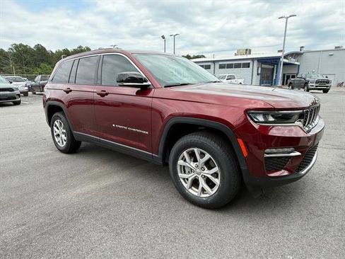 Used 2022 Jeep Grand Cherokee Limited RWD image 1