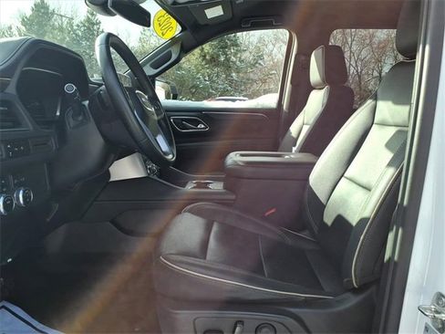Used 2023 GMC Yukon XL SLT image 14