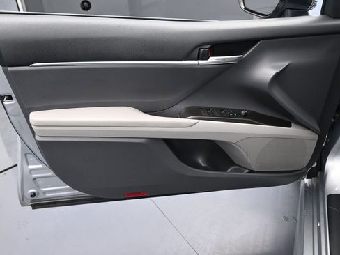 Used 2022 Toyota Camry SE image 12