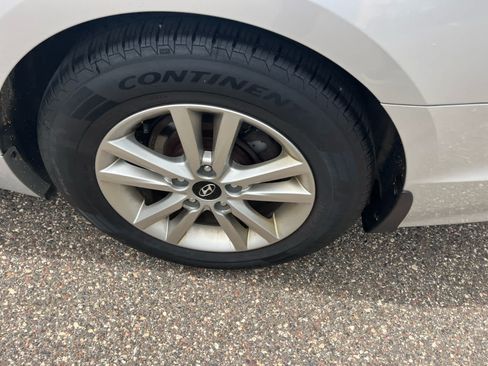 Used 2015 Hyundai Sonata SE w/ Option Group 09 FWD image 7