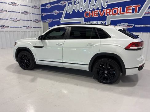 Used 2023 Volkswagen Atlas Cross Sport SEL R-Line AWD/4WD image 3
