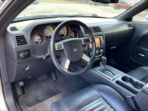 Used 2010 Dodge Challenger R/T image 11