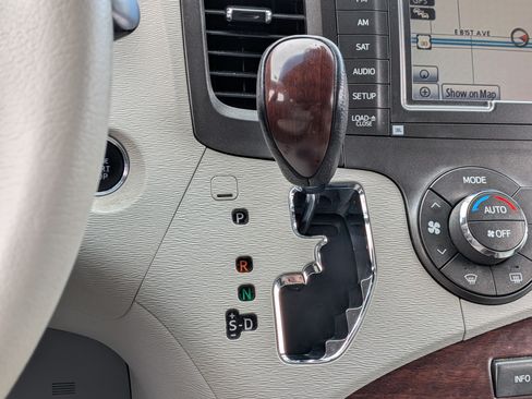 Used 2013 Toyota Sienna Limited w/ Premium Pkg AWD/4WD image 42